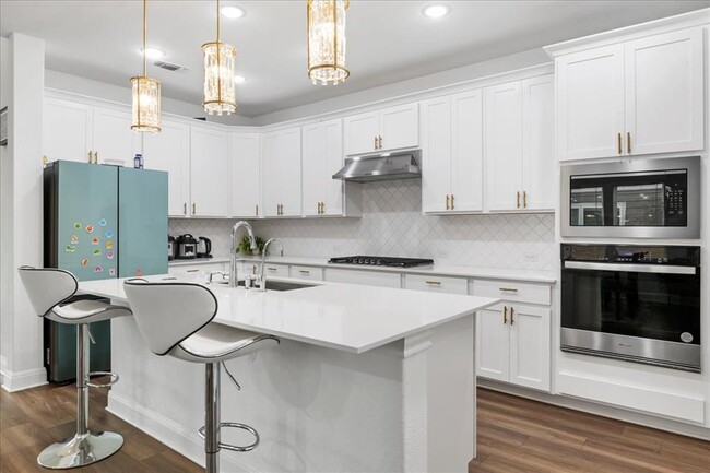 Building Photo - 240 Inlet Ln