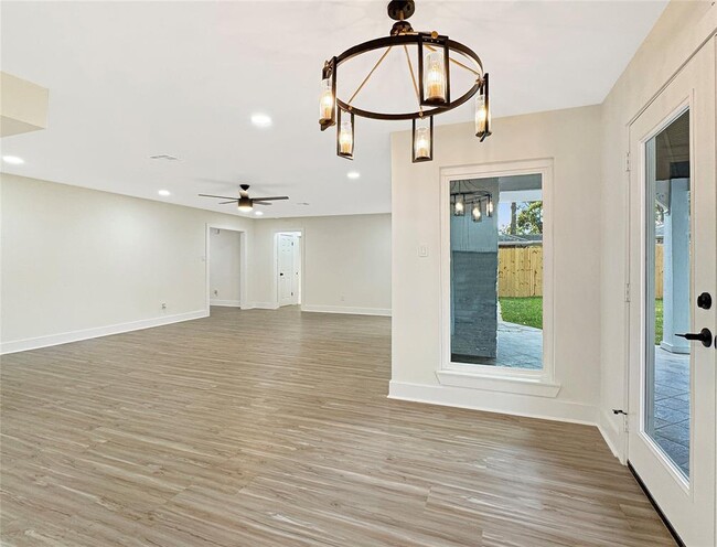 Building Photo - 5034 Oak Shadows Dr