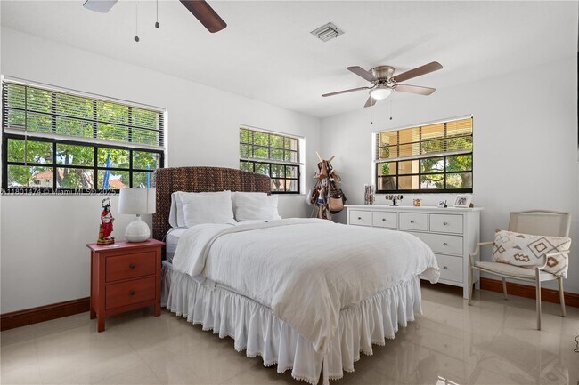 Building Photo - 4671 SW 155th Pl