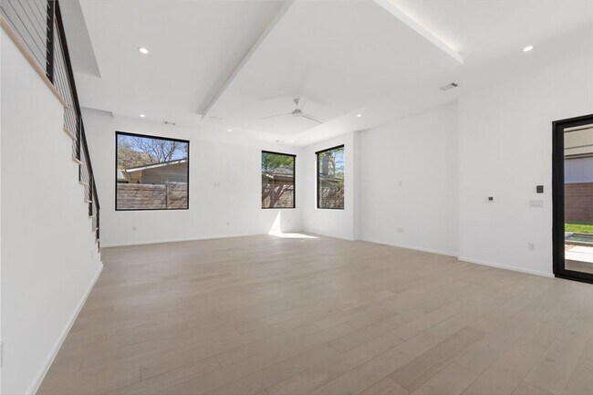 Building Photo - 2411 Winsted Ln