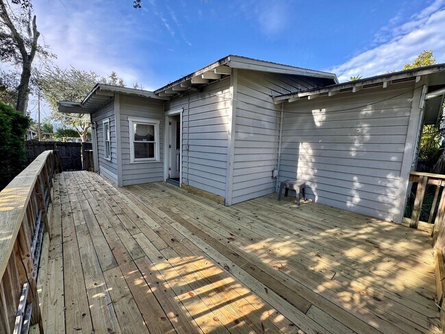 Building Photo - Great 3 Bed 2 Bath Home in Seminole Heights