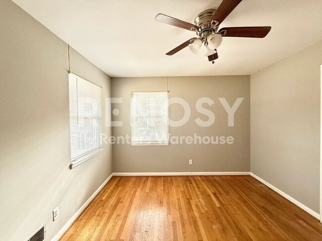 Building Photo - 4Bed / 2Bath full
