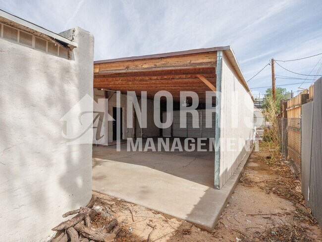 Building Photo - 225 E Aguilar St