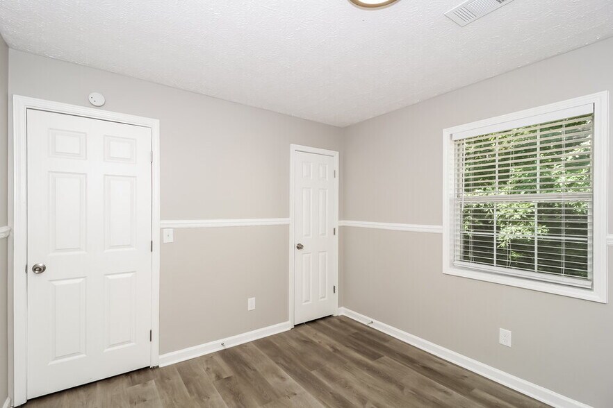 Building Photo - 3756 Cherokee Overlook Dr