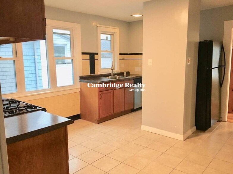 Building Photo - 62 Woods Ave