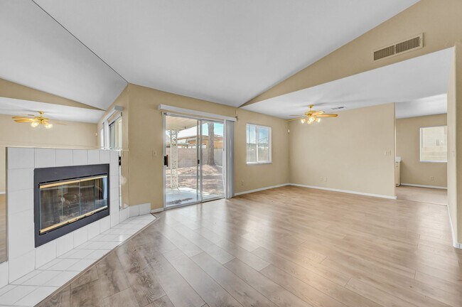 Building Photo - N Las Vegas Single Family Home - New Paint and LVP Flooring