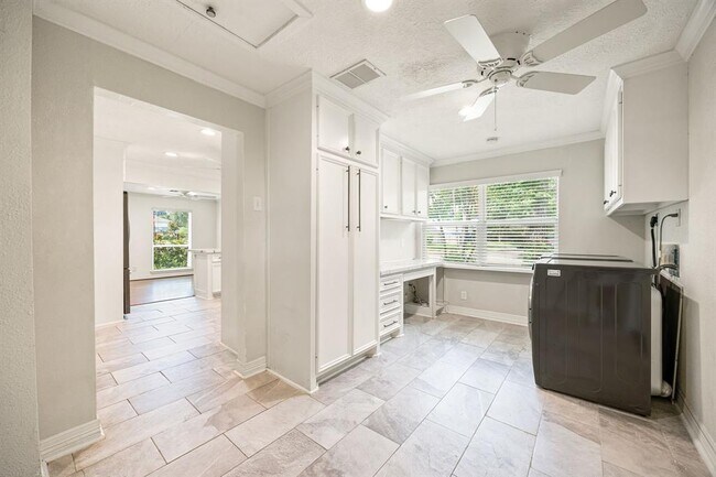 Building Photo - 9762 Tappenbeck Dr