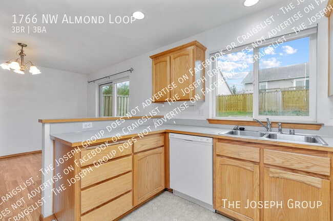 Building Photo - 1766 NW Almond Loop