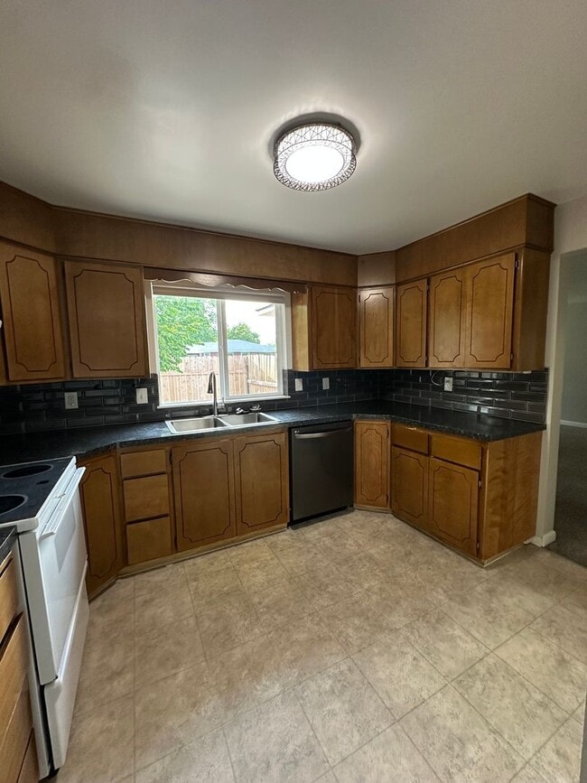 Building Photo - Great location in Meridian for this 3 bedr...