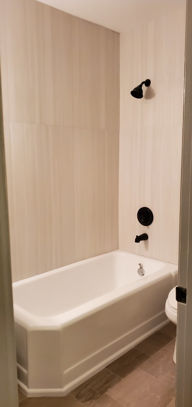 Tub - 614 N Madison Ave
