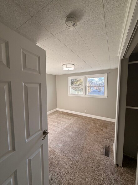 Building Photo - 856 Woodlawn Ave