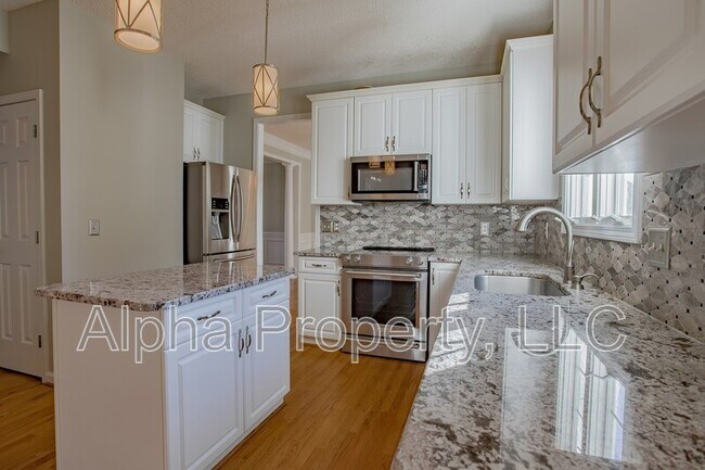 Building Photo - 120 Windsong Dr