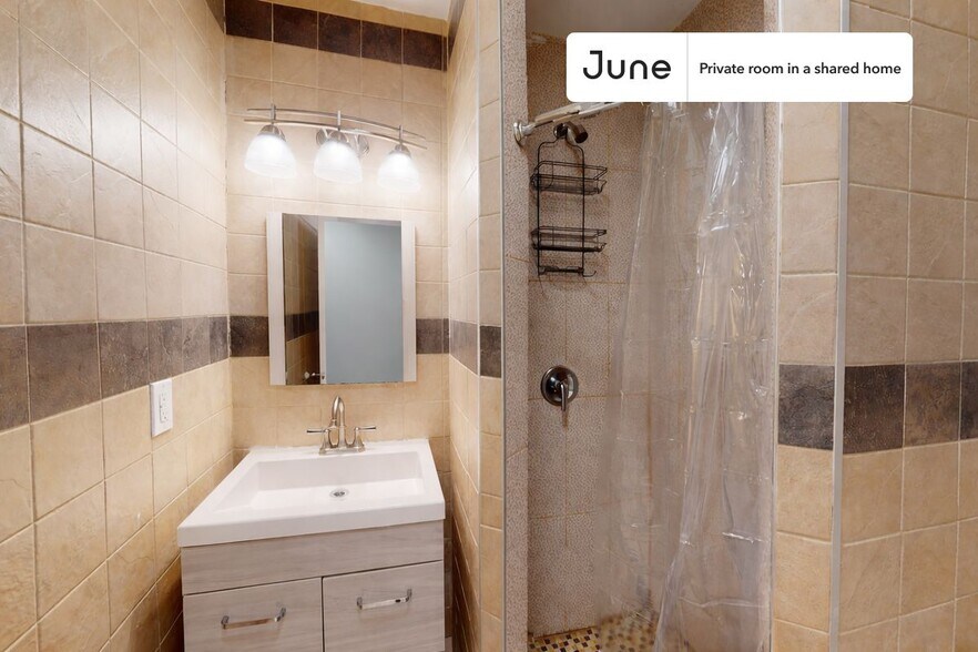 Building Photo - Room in Shared 4 bed/2 bath home