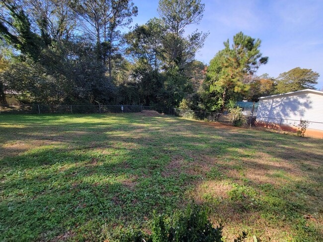 Building Photo - 2 Bedroom House off of Ogelthorpe Avenue
