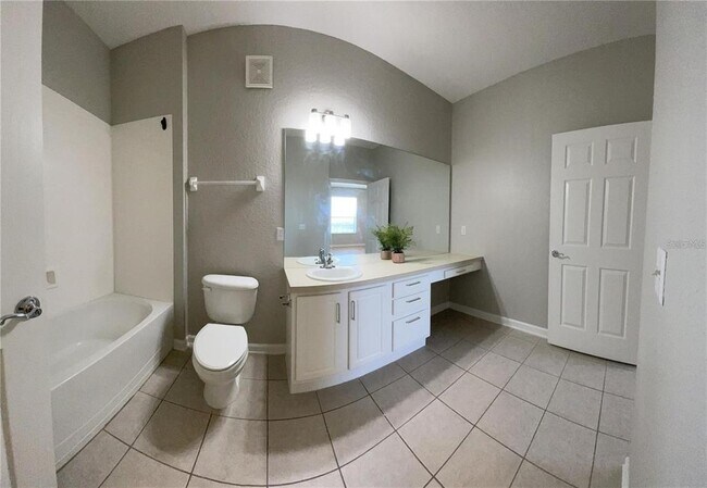 Building Photo - 6451 Old Park Ln