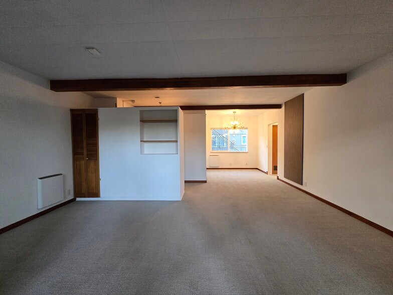Building Photo - 465 Winslow Way E