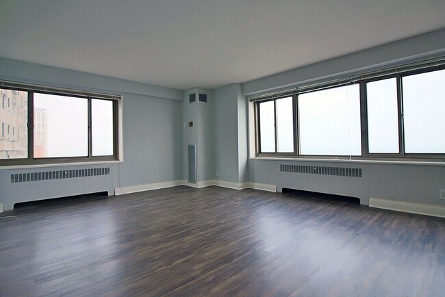 Building Photo - 47 E Schiller St