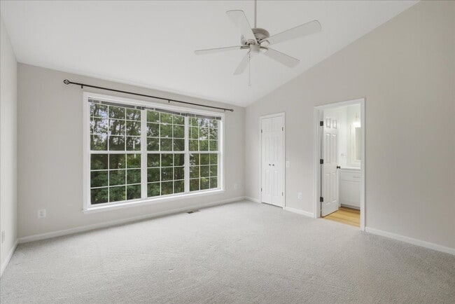 Building Photo - Updated 3BR End-Unit Townhome in Ashburn Farm
