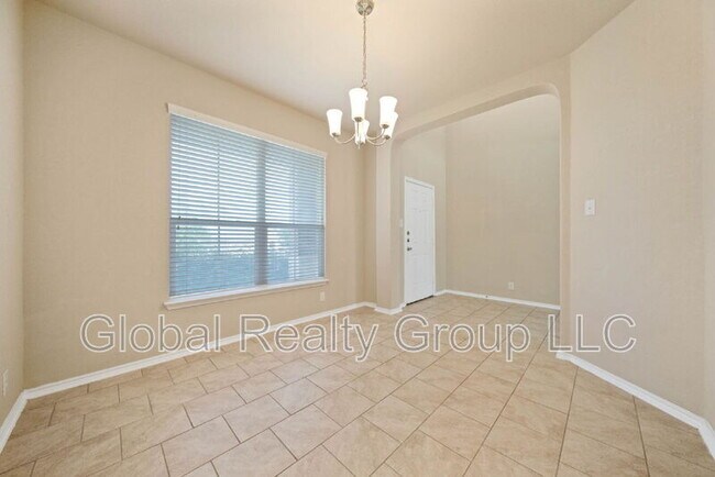 Building Photo - 437 Kings Way