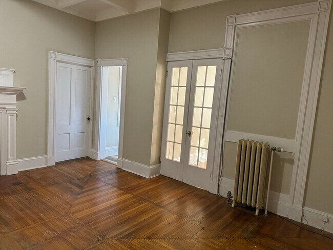 Building Photo - 542 County St