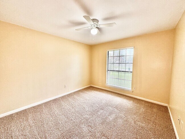 Building Photo - 1323 Tamari Dr