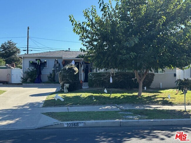 Building Photo - 10148 Gothic Ave