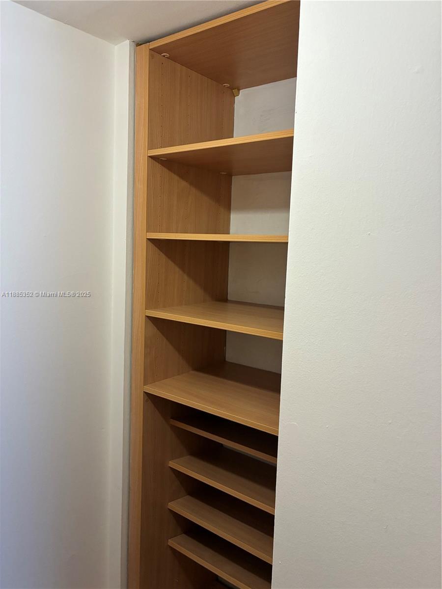 Building Photo - 3401 N Country Club Dr