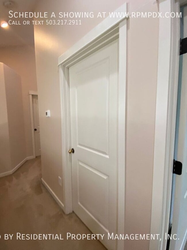 Building Photo - 2518 NW 1st Dr