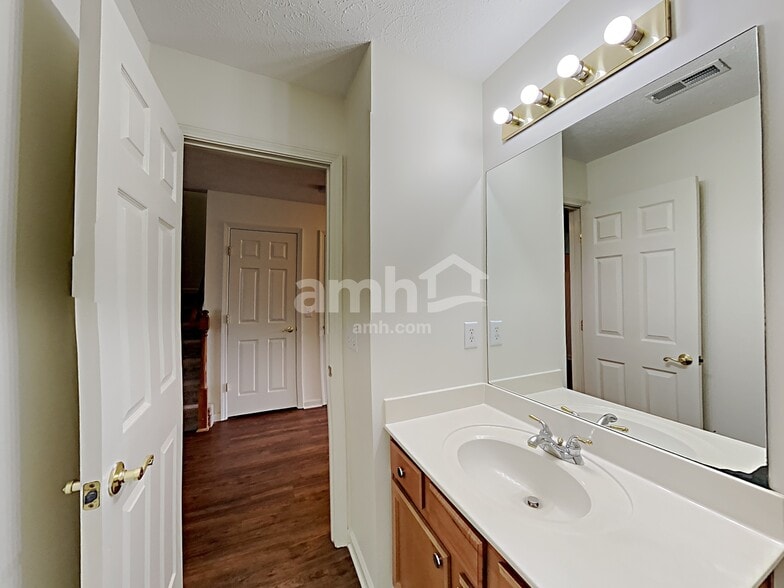 Building Photo - 3521 Chandler Cove Way