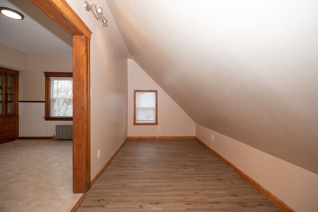 Building Photo - Convenient Location & Updated Amenities!
