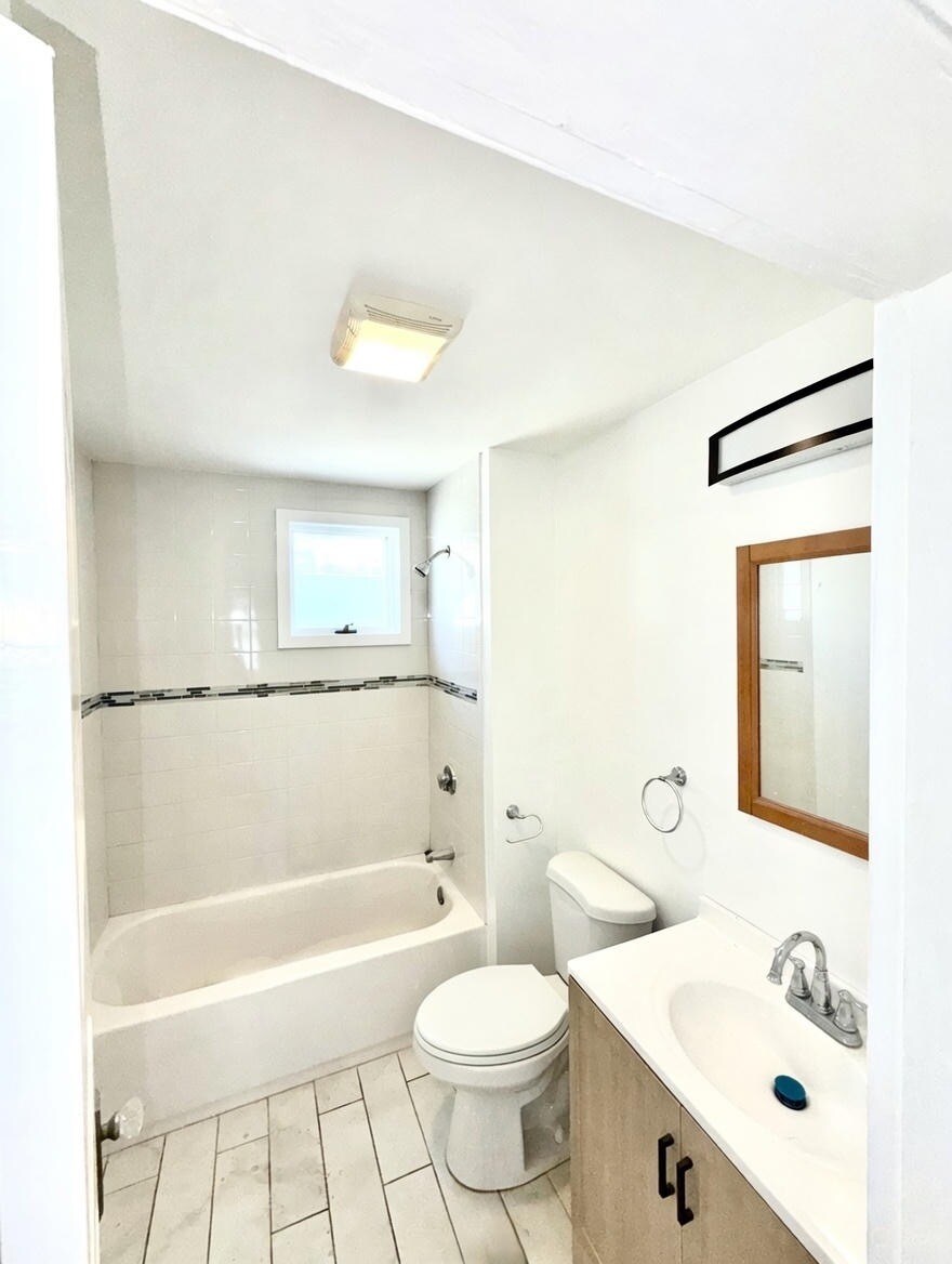 Building Photo - 76 Rose St