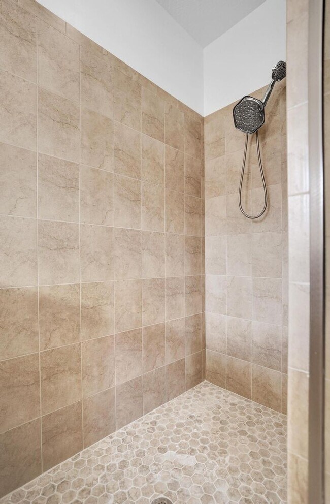 Building Photo - Gorgeous Townhome in Parkland