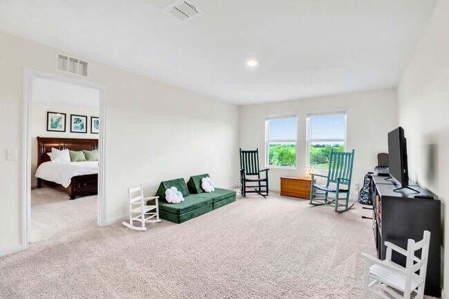Building Photo - "Spacious 4-Bedroom Retreat with Granite Elegance in San Antonio!"