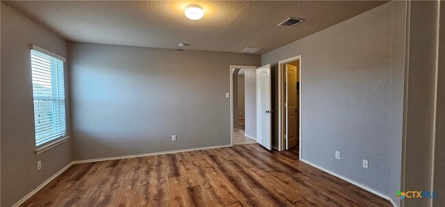 Building Photo - 1024 Sandwell Ct