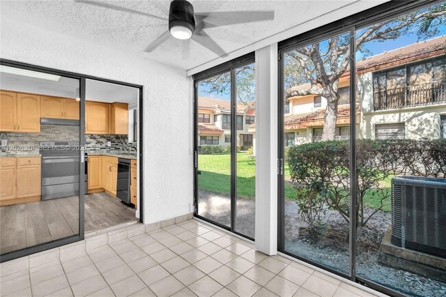 Building Photo - 3405 Emerald Oaks Dr