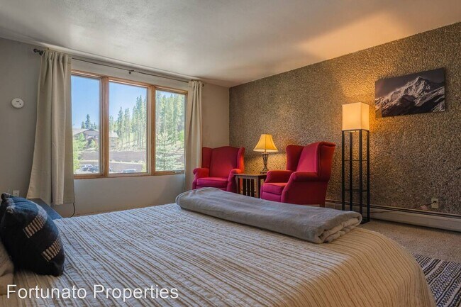 Building Photo - 3 br, 4 bath House - 867 Airport Road Unit 10