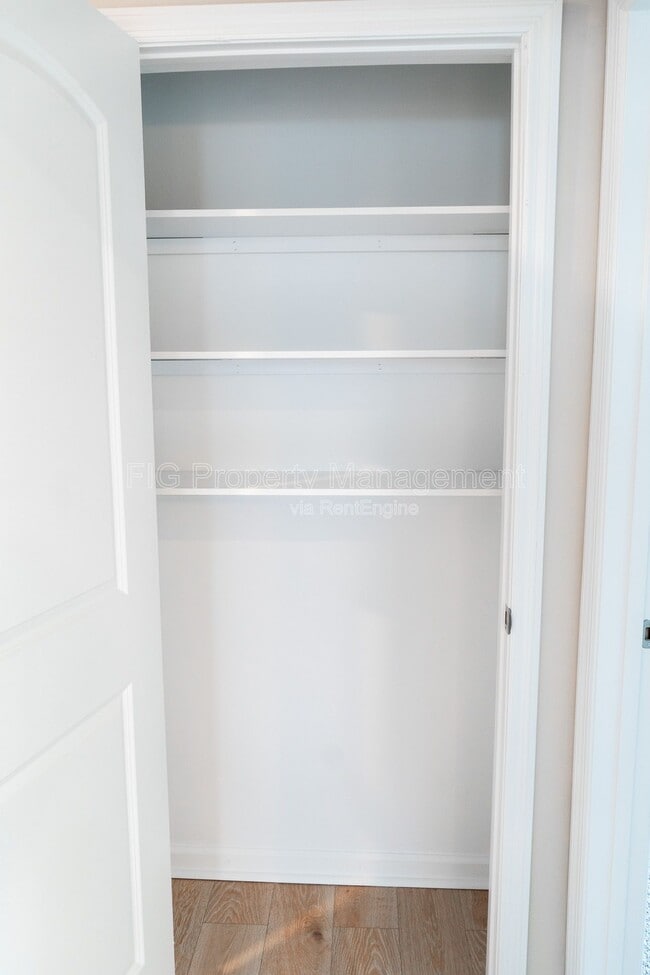 Building Photo - 614 Hillview Rd