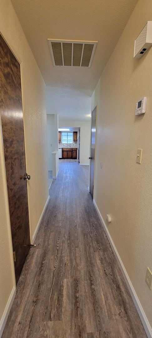 Building Photo - Newly Updated 3 Bdrm 2 Bath House Near Schools and Shopping, Corner of Shasta Pines and Mistletoe
