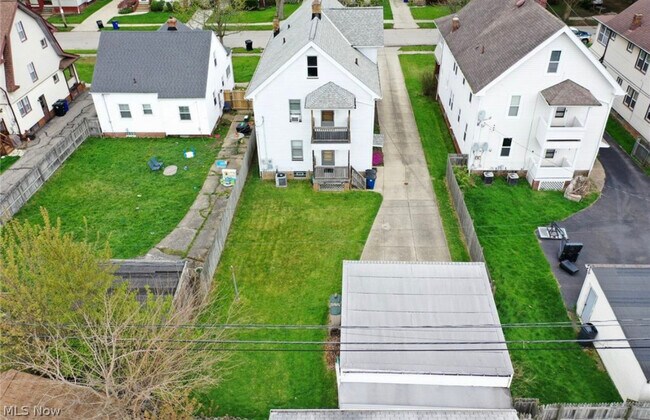 Building Photo - 3850 W 157th St