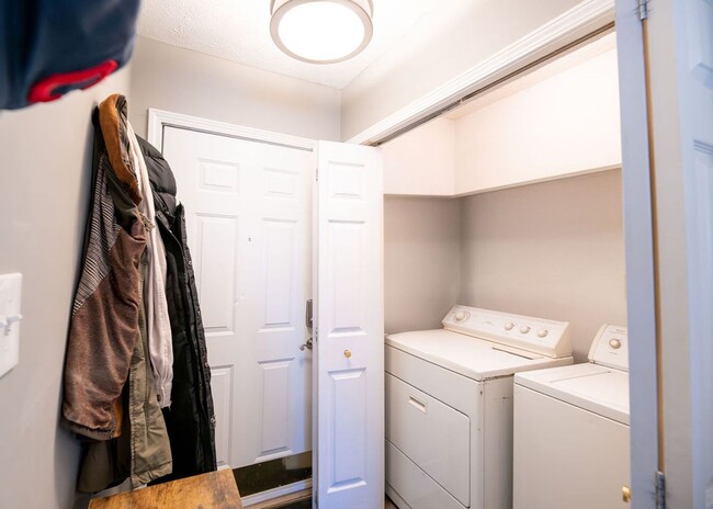 Building Photo - Prime Tremont Location | 2BR with Yard & Parking