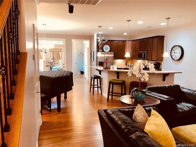 Building Photo - Rooms for rent in Belmont