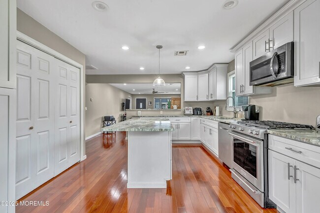 Building Photo - 14 Santiago Dr W