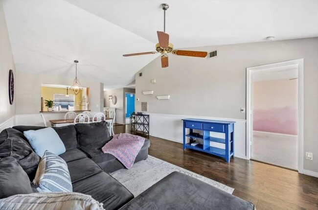 Building Photo - Charming 2 Bed 2 Bath Condo in Naples COMING SOON