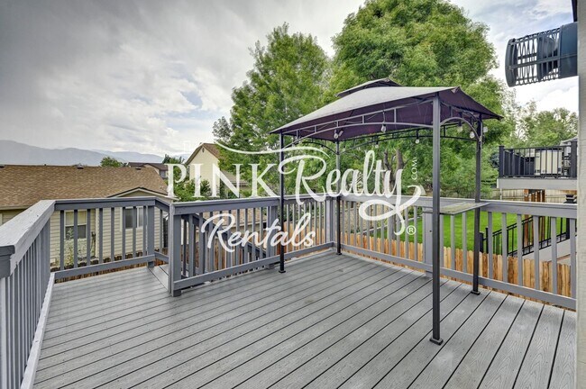 Building Photo - 5070 Hopkins Dr