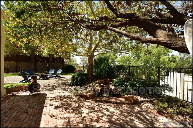 Building Photo - 6598 Eagle Ridge Dr