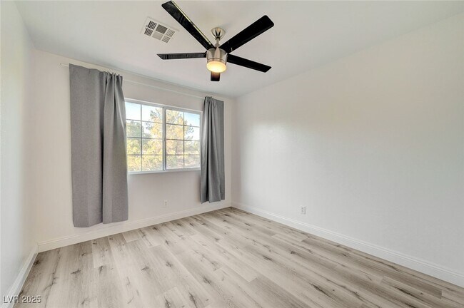 Building Photo - 9893 Canyon Peak Dr