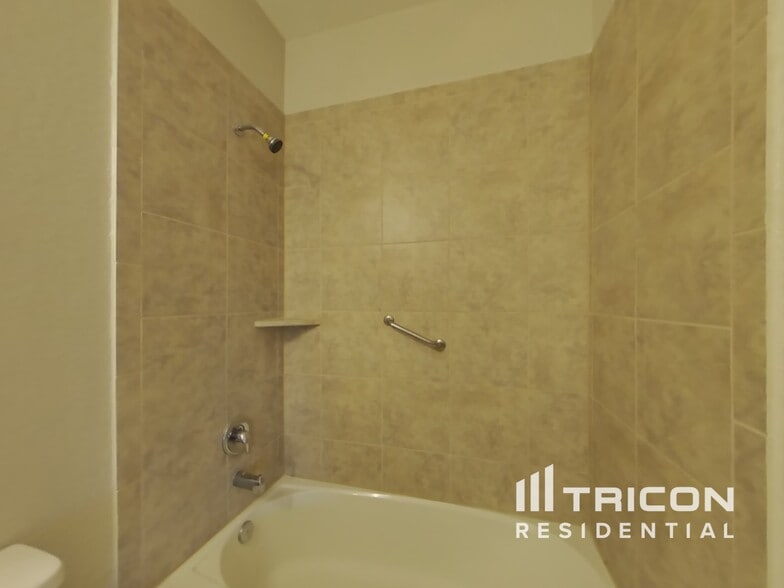 Building Photo - 10823 Spring Brook Pass Dr