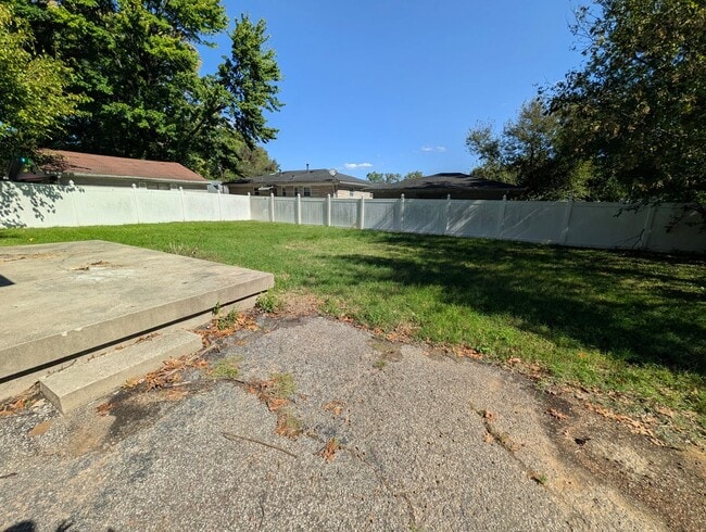 Building Photo - 2311 Plantation Dr