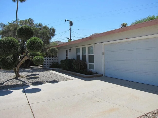 Building Photo - 39220 Karen St