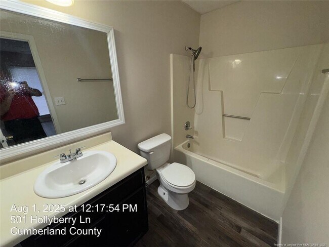 Building Photo - 501 Hollyberry Ln